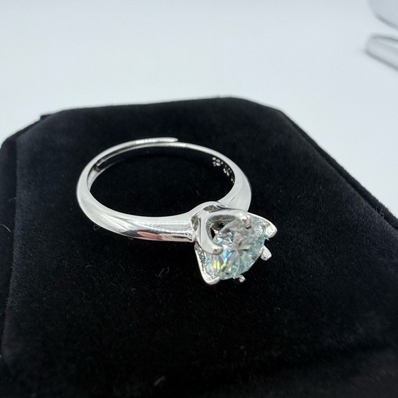 1ct Ice Blue Adjustable Moissanite Ring . S925 Silver , w/gra cert - Picture 4 of 12